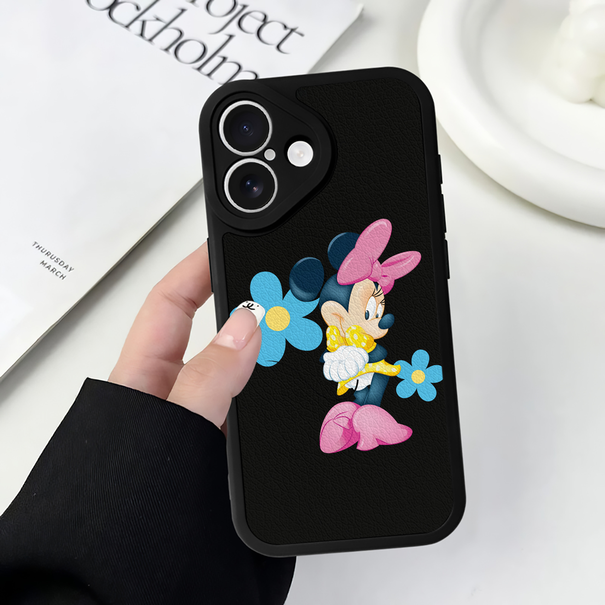 （画像用） ミッキーマウス Mickey Mouse 【iPhone 16シリーズ対応】シリコンスマホケース（レザー調） 材質：シリコン